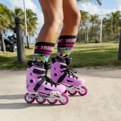 Patins Revolt Lilás com Base Branca - 80mm ABEC-9