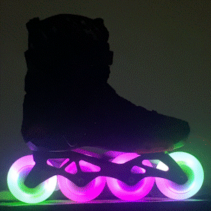 Patins Revolt Preto com Rodas LED Multicolor 80mm/85A