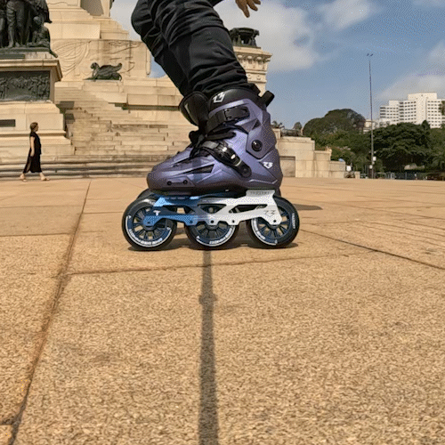 Patins New Revolt R3 Azul Holográfico - 110mm ABEC-9 Cromo