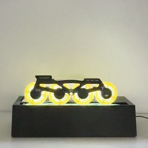 Patins Revolt Turbo Black com Rodas de LED Dourada 80mm/85A