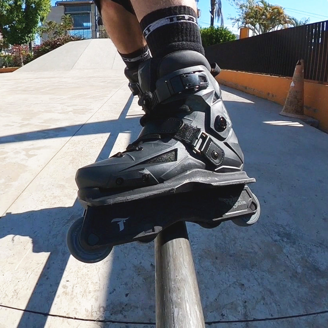 Patins Aggressive Revolt Street - 59mm ABEC-9 Cromo